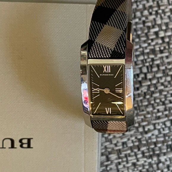 Burberry BU1060 Women’s Swiss Made Rectangular Watch – Nova Check Strap – - Picture 7 of 16